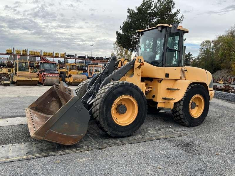 Volvo L45B-TP - Gumikerekes homlokrakodó: 3 kép. Volvo L45B-TP - Gumikerekes homlokrakodó: 3 kép.