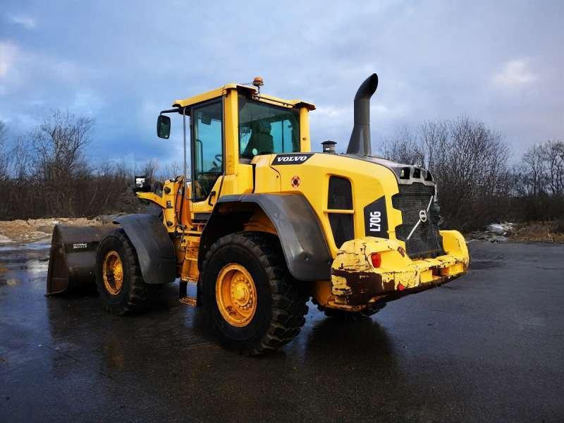 Volvo L70G - Gumikerekes homlokrakodó: 4 kép. Volvo L70G - Gumikerekes homlokrakodó: 4 kép.