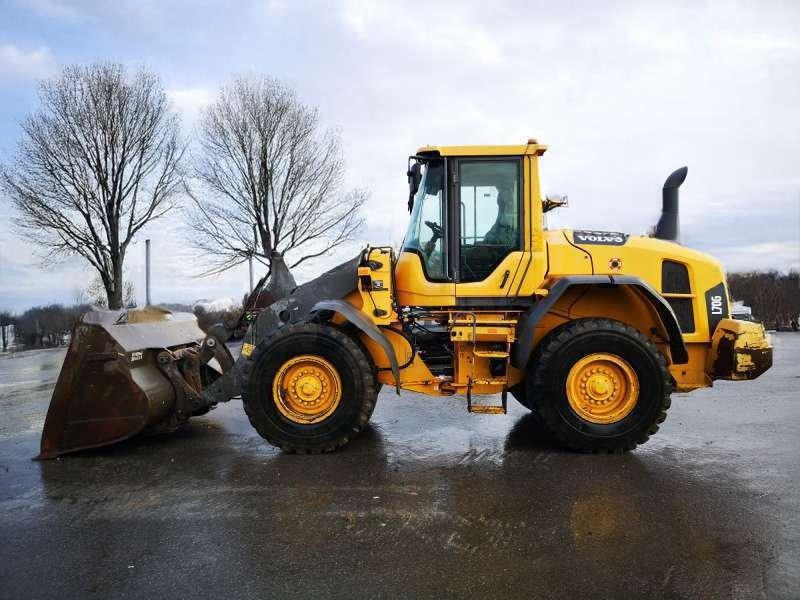 Volvo L70G - Gumikerekes homlokrakodó: 3 kép. Volvo L70G - Gumikerekes homlokrakodó: 3 kép.