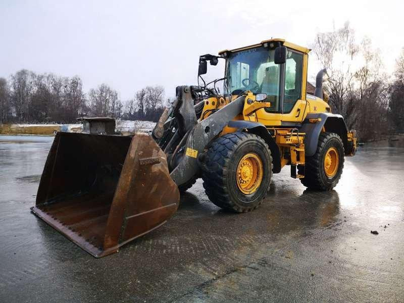 Volvo L70G - Gumikerekes homlokrakodó: 2 kép. Volvo L70G - Gumikerekes homlokrakodó: 2 kép.