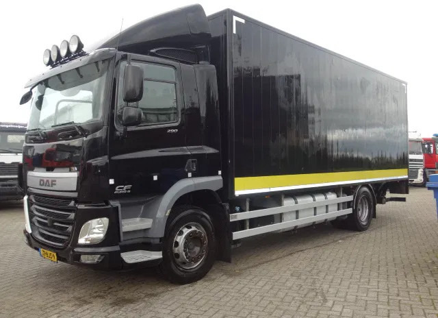 DAF CF 290 ALUGESLOTENBAK EN KLEP 2500 KG,GVW 20.500 KG - Dobozos felépítményű teherautó: 1 kép. DAF CF 290 ALUGESLOTENBAK EN KLEP 2500 KG,GVW 20.500 KG - Dobozos felépítményű teherautó: 1 kép.