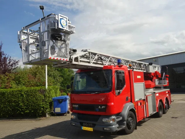 DAF LF 55.250 METZ 30 meter - Tűzoltóautó: 5 kép. DAF LF 55.250 METZ 30 meter - Tűzoltóautó: 5 kép.