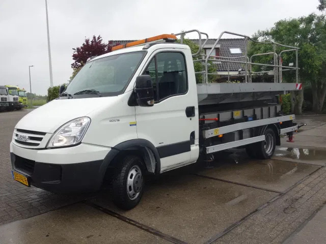 Iveco Daily 40C15 SKY WORKER PLATFORM - Kisteherautó: 2 kép. Iveco Daily 40C15 SKY WORKER PLATFORM - Kisteherautó: 2 kép.