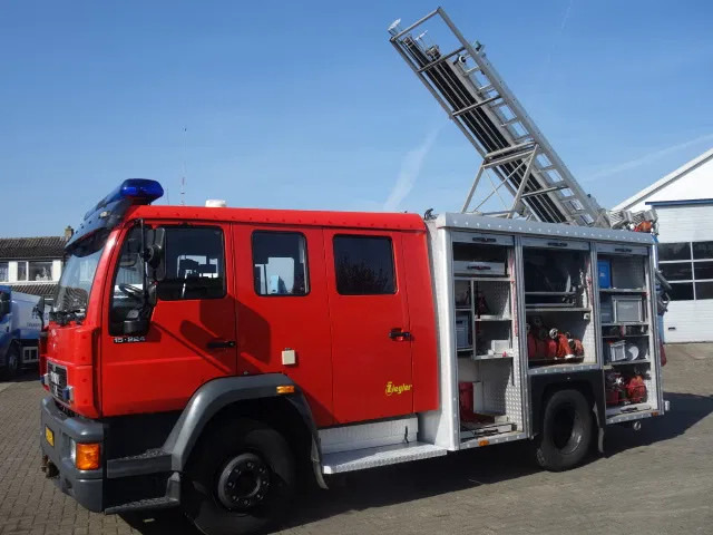MAN 15 224-with winch 2500liter tank manual gearbox ,ziegler pomp - Tűzoltóautó: 2 kép. MAN 15 224-with winch 2500liter tank manual gearbox ,ziegler pomp - Tűzoltóautó: 2 kép.