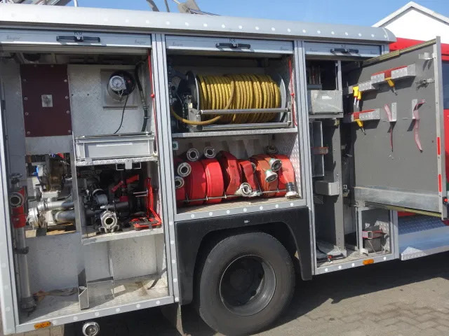 MAN 15 224-with winch 2500liter water tank,ziegler pomp - Tűzoltóautó: 3 kép. MAN 15 224-with winch 2500liter water tank,ziegler pomp - Tűzoltóautó: 3 kép.