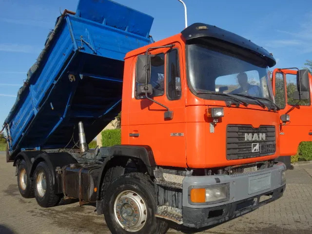MAN 27.422 MEILLER 6X4 KIPPER - Billenőplatós teherautó: 2 kép. MAN 27.422 MEILLER 6X4 KIPPER - Billenőplatós teherautó: 2 kép.