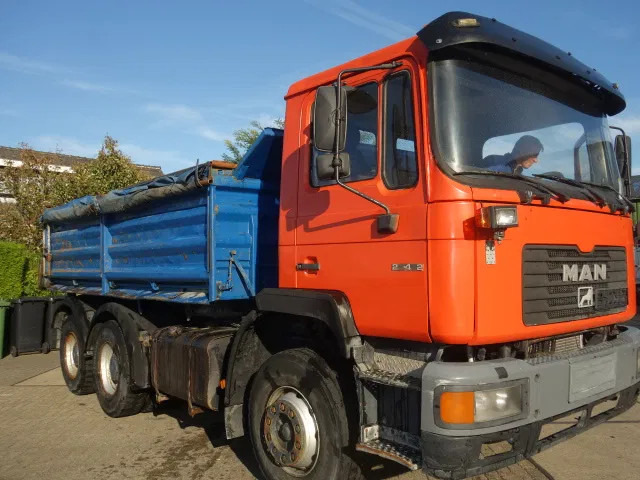 MAN 27.422 MEILLER 6X4 KIPPER - Billenőplatós teherautó: 4 kép. MAN 27.422 MEILLER 6X4 KIPPER - Billenőplatós teherautó: 4 kép.