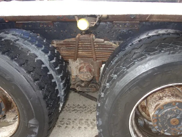 MAN 35-364 8X4 - Horgos rakodó teherautó: 4 kép. MAN 35-364 8X4 - Horgos rakodó teherautó: 4 kép.