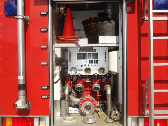 MAN LE 220C GODIVA POMP 2000 LITER TANK,MANUAL GEARBOX - Tűzoltóautó: 2 kép. MAN LE 220C GODIVA POMP 2000 LITER TANK,MANUAL GEARBOX - Tűzoltóautó: 2 kép.