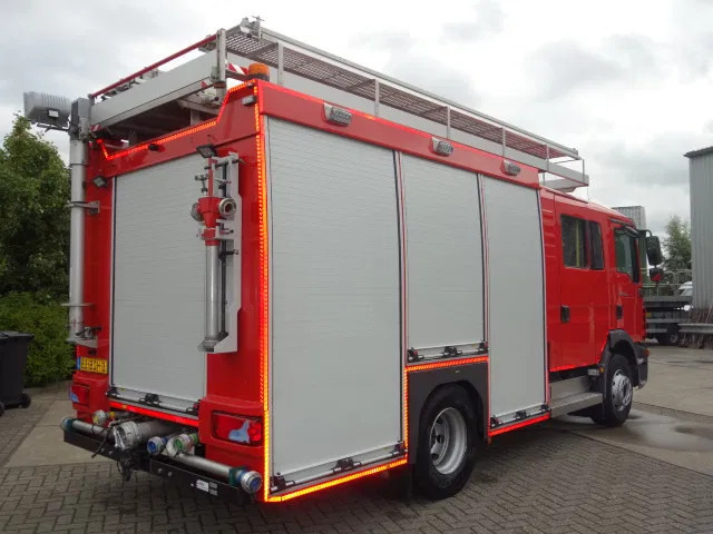 MAN TGM 15.250 FIRE TRUCK,2000 LITER TANK, FOAM TANK, AIRCO - Tűzoltóautó: 4 kép. MAN TGM 15.250 FIRE TRUCK,2000 LITER TANK, FOAM TANK, AIRCO - Tűzoltóautó: 4 kép.