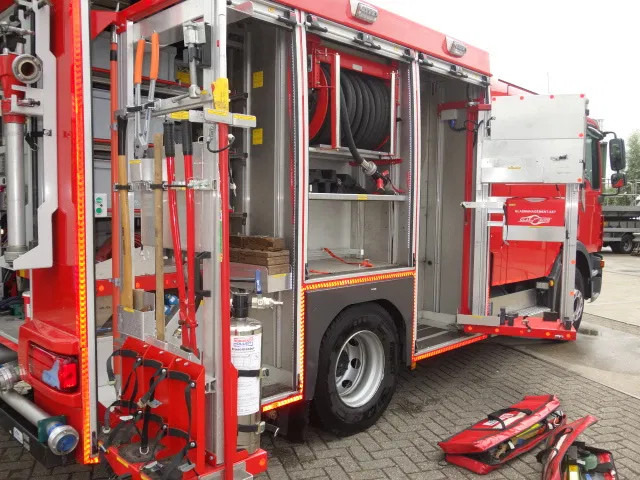 MAN TGM 15.250 FIRE TRUCK,2000 LITER TANK, FOAM TANK, AIRCO,WITH EQUIPMENT - Tűzoltóautó: 3 kép. MAN TGM 15.250 FIRE TRUCK,2000 LITER TANK, FOAM TANK, AIRCO,WITH EQUIPMENT - Tűzoltóautó: 3 kép.