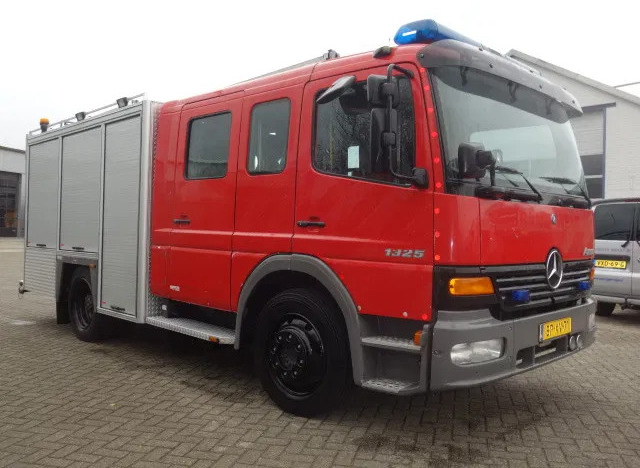 Mercedes-Benz 1325 godiva pump bomberos - Tűzoltóautó: 3 kép. Mercedes-Benz 1325 godiva pump bomberos - Tűzoltóautó: 3 kép.