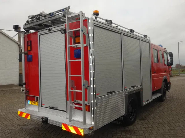 Mercedes-Benz 1325 godiva pump bomberos - Tűzoltóautó: 4 kép. Mercedes-Benz 1325 godiva pump bomberos - Tűzoltóautó: 4 kép.