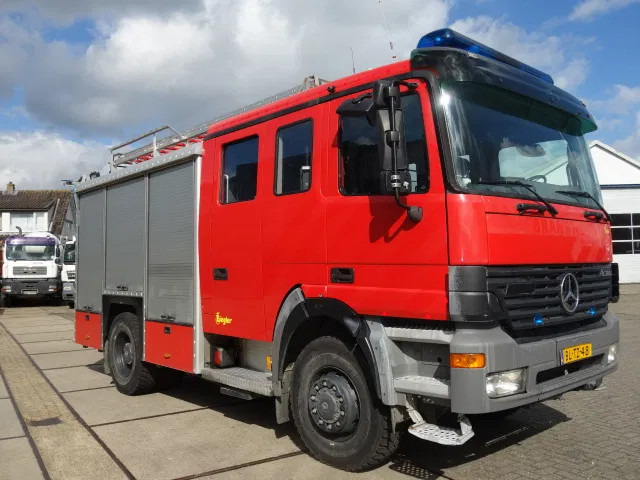 Mercedes-Benz Actros 1831 4X4 ZIEGLER BOMBEROS POMP,2500 L TANK - Tűzoltóautó: 2 kép. Mercedes-Benz Actros 1831 4X4 ZIEGLER BOMBEROS POMP,2500 L TANK - Tűzoltóautó: 2 kép.