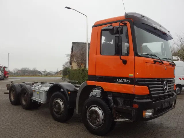 Mercedes-Benz Actros 3235 8x4 steelsprings,manual gearbox - Alvaz teherautó: 1 kép. Mercedes-Benz Actros 3235 8x4 steelsprings,manual gearbox - Alvaz teherautó: 1 kép.