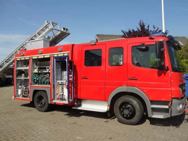 Mercedes-Benz Atego 1326 FIRE TRUCK - Tűzoltóautó: 3 kép. Mercedes-Benz Atego 1326 FIRE TRUCK - Tűzoltóautó: 3 kép.