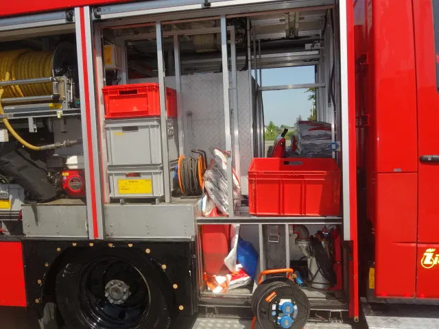Mercedes-Benz Atego 1326 ziegler pump - Tűzoltóautó: 2 kép. Mercedes-Benz Atego 1326 ziegler pump - Tűzoltóautó: 2 kép.