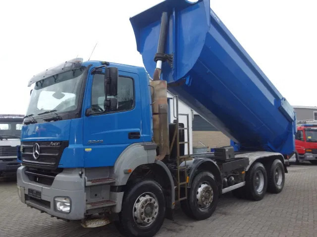 Mercedes-Benz Axor 3243 8X4 - Billenőplatós teherautó: 3 kép. Mercedes-Benz Axor 3243 8X4 - Billenőplatós teherautó: 3 kép.