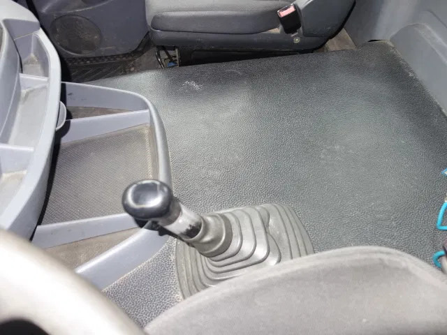 Mercedes-Benz Axor 3243 8X4 - Billenőplatós teherautó: 5 kép. Mercedes-Benz Axor 3243 8X4 - Billenőplatós teherautó: 5 kép.