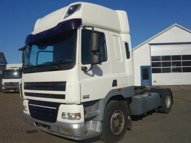 DAF CF 410 - Nyergesvontató: 1 kép. DAF CF 410 - Nyergesvontató: 1 kép.