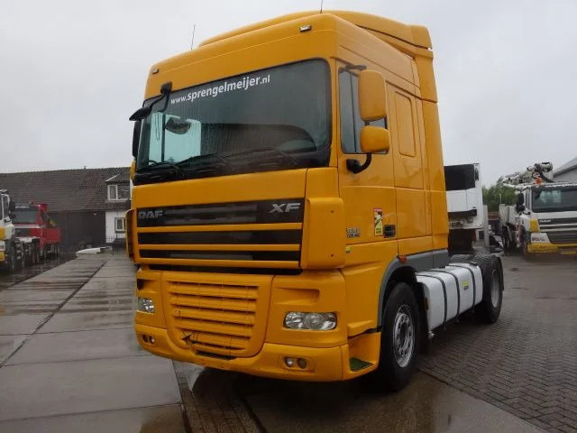 DAF XF 105.460 2 diesel tanken - Nyergesvontató: 2 kép. DAF XF 105.460 2 diesel tanken - Nyergesvontató: 2 kép.