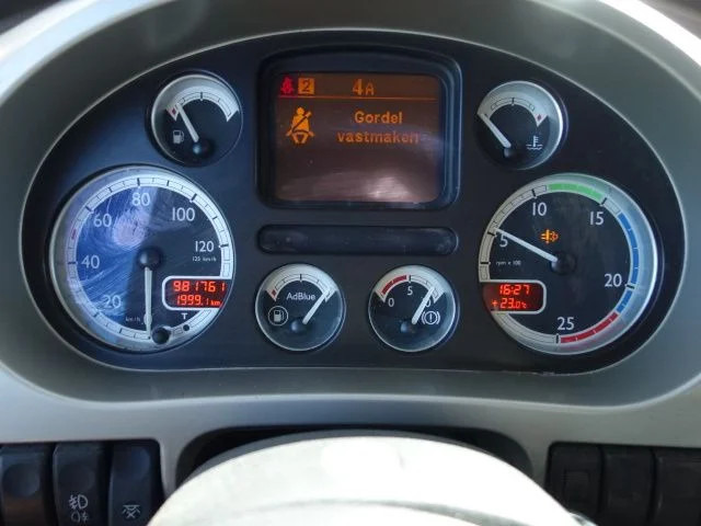 DAF XF 105.460 zf intarder - Nyergesvontató: 3 kép. DAF XF 105.460 zf intarder - Nyergesvontató: 3 kép.