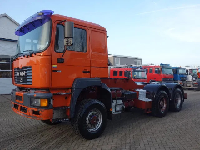MAN 26.414 TREKKER 6X6 STEELSPRINGS - Nyergesvontató: 2 kép. MAN 26.414 TREKKER 6X6 STEELSPRINGS - Nyergesvontató: 2 kép.