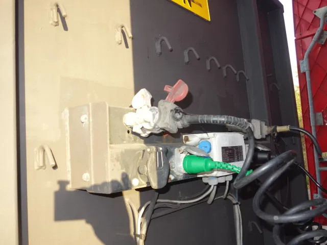 Pacton 3asser drum brakes - Platós félpótkocsi: 4 kép. Pacton 3asser drum brakes - Platós félpótkocsi: 4 kép.