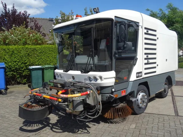 Ravo 540 3E BORSTEL EURO5 - Utcaseprő gép: 2 kép. Ravo 540 3E BORSTEL EURO5 - Utcaseprő gép: 2 kép.