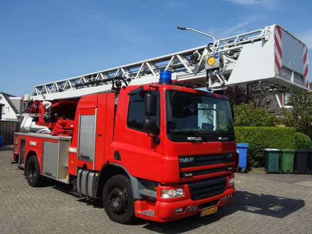 DAF CF 75.310 magirius 30 meter - Teherautó: 3 kép. DAF CF 75.310 magirius 30 meter - Teherautó: 3 kép.