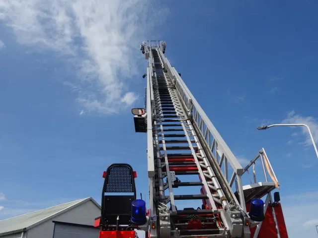 DAF LF 250 METZ 30 meter - Teherautó: 5 kép. DAF LF 250 METZ 30 meter - Teherautó: 5 kép.