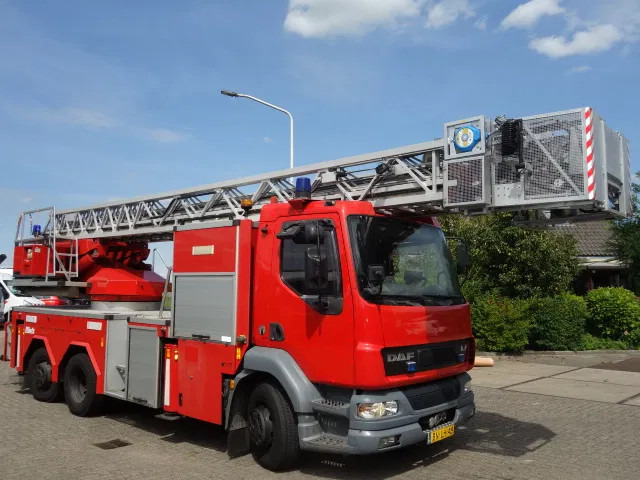 DAF LF 250 METZ 30 meter - Teherautó: 2 kép. DAF LF 250 METZ 30 meter - Teherautó: 2 kép.