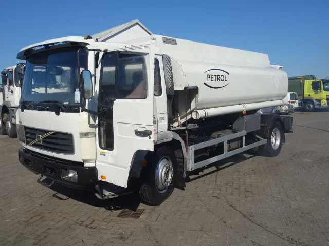 Volvo FL 240 220PK 12000 LITER STEELSPRINGS - Tartályos teherautó: 2 kép. Volvo FL 240 220PK 12000 LITER STEELSPRINGS - Tartályos teherautó: 2 kép.
