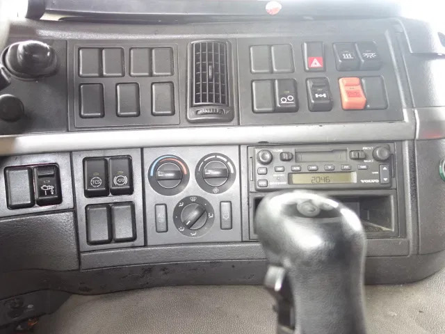 Volvo FM 12 18500liter tank,AIRCO,MANUAL GEARBOX - Tartályos teherautó: 4 kép. Volvo FM 12 18500liter tank,AIRCO,MANUAL GEARBOX - Tartályos teherautó: 4 kép.