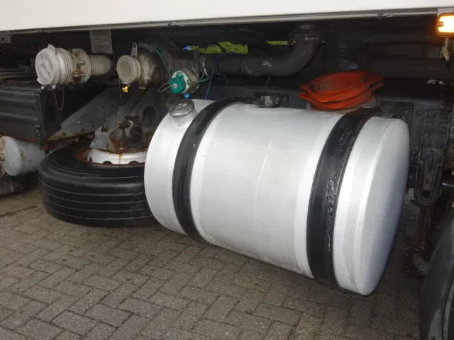 Volvo FM 360 18000 LITER,MANUALPOMP,MANUALCOUNTER - Tartályos teherautó: 4 kép. Volvo FM 360 18000 LITER,MANUALPOMP,MANUALCOUNTER - Tartályos teherautó: 4 kép.