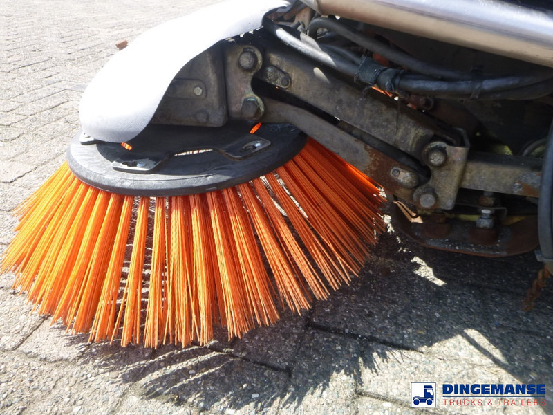 Utcaseprő gép Applied sweeper Green machine 636: 13 kép.