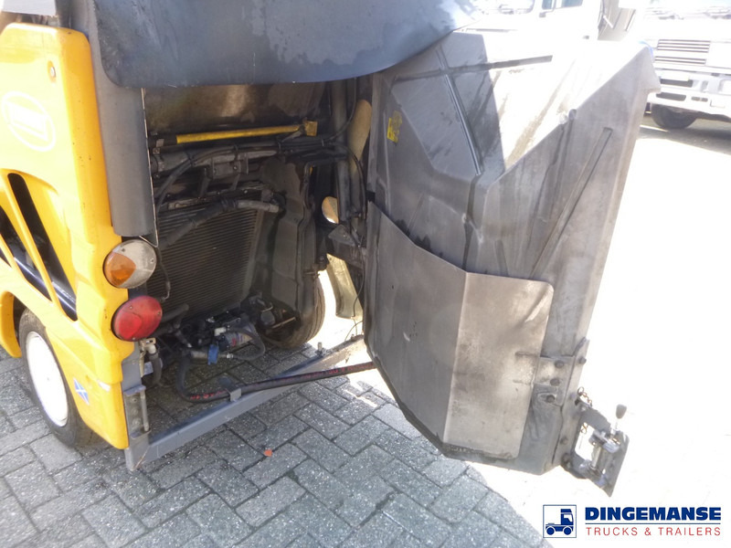 Utcaseprő gép Applied sweeper Green machine 636: 20 kép.