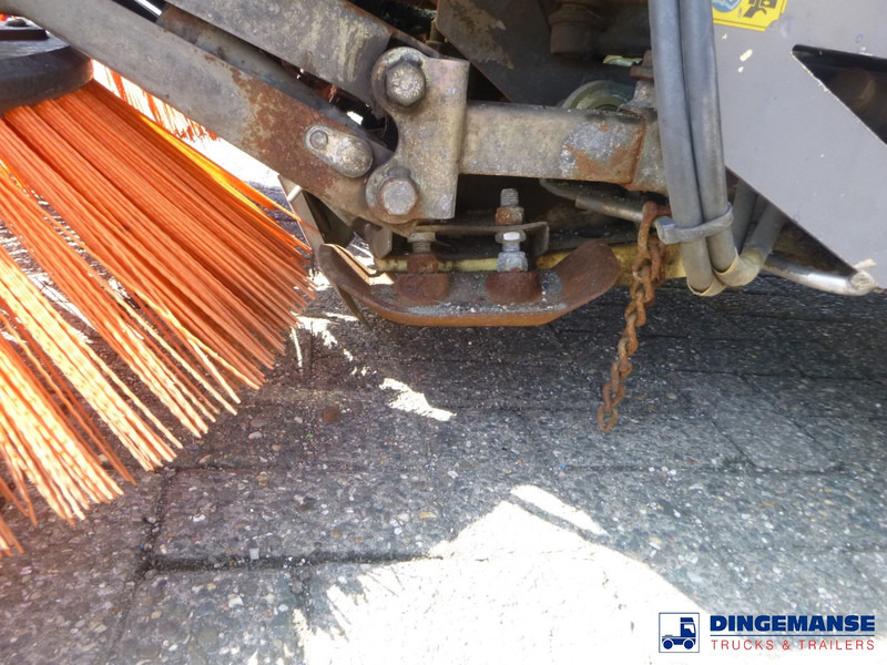 Utcaseprő gép Applied sweeper Green machine 636: 14 kép.
