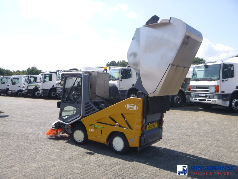 Utcaseprő gép Applied sweeper Green machine 636: 8 kép.
