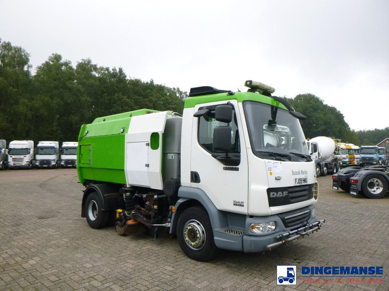 DAF LF 45.180 Scarab Merlin street sweeper 4x2 - Utcaseprő gép: 2 kép. DAF LF 45.180 Scarab Merlin street sweeper 4x2 - Utcaseprő gép: 2 kép.