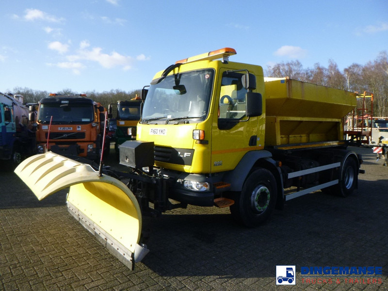 DAF LF 55.220 4x2 RHD gritter / snow plough - Hóeltakarító gép: 1 kép. DAF LF 55.220 4x2 RHD gritter / snow plough - Hóeltakarító gép: 1 kép.