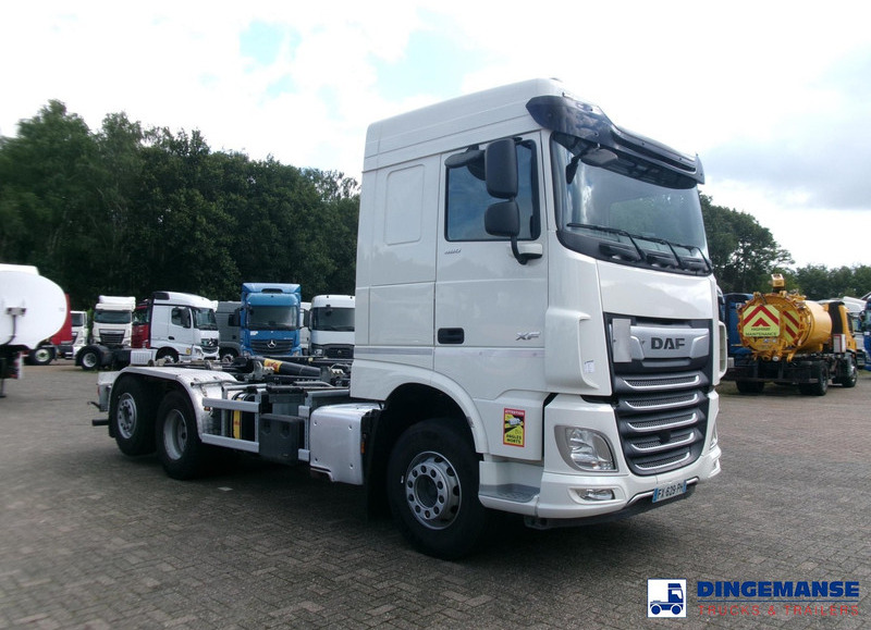 DAF XF 480 FAN 6x2 Hyva container hook 20 t - Horgos rakodó teherautó: 2 kép. DAF XF 480 FAN 6x2 Hyva container hook 20 t - Horgos rakodó teherautó: 2 kép.