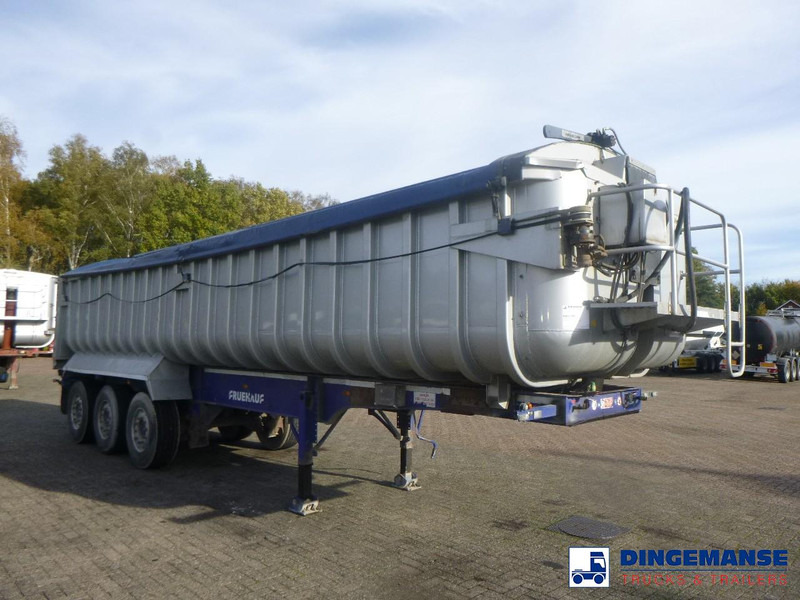 Fruehauf Tipper trailer alu 35 m3 + tarpaulin - Félpótkocsi billenőplatós: 2 kép. Fruehauf Tipper trailer alu 35 m3 + tarpaulin - Félpótkocsi billenőplatós: 2 kép.