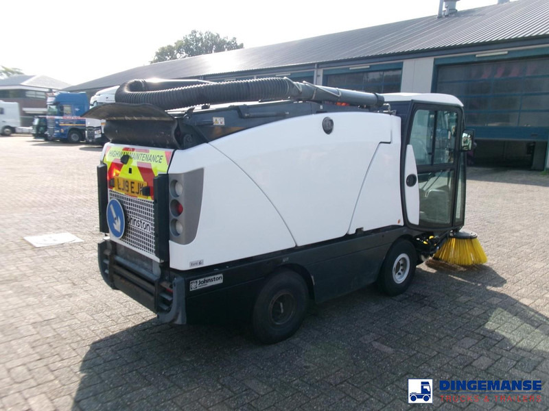 Johnston C202 compact street sweeper - Utcaseprő gép: 3 kép. Johnston C202 compact street sweeper - Utcaseprő gép: 3 kép.