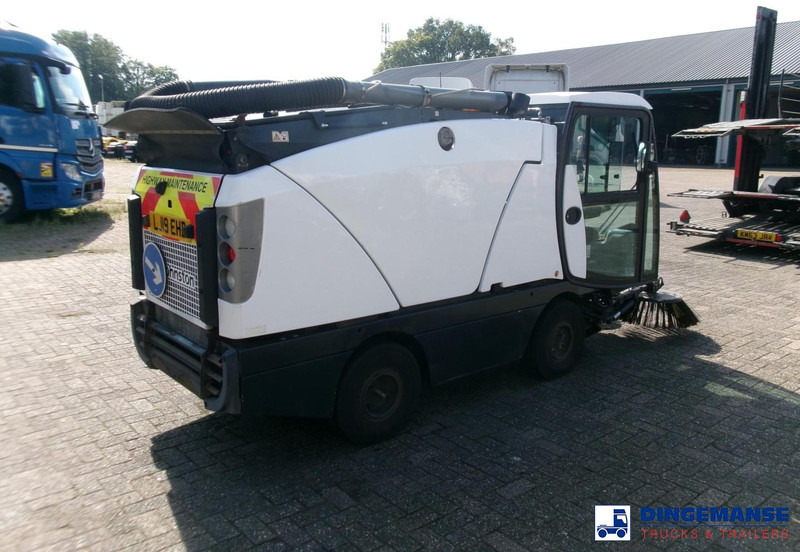 Johnston C202 compact street sweeper - Utcaseprő gép: 4 kép. Johnston C202 compact street sweeper - Utcaseprő gép: 4 kép.
