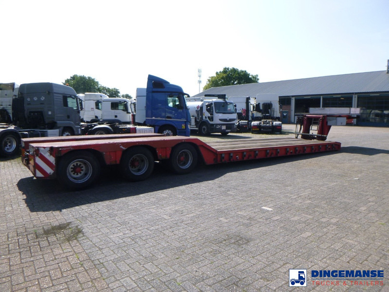 KING 3-axle lowbed trailer 70t - Félpótkocsi mélybölcsős: 4 kép. KING 3-axle lowbed trailer 70t - Félpótkocsi mélybölcsős: 4 kép.