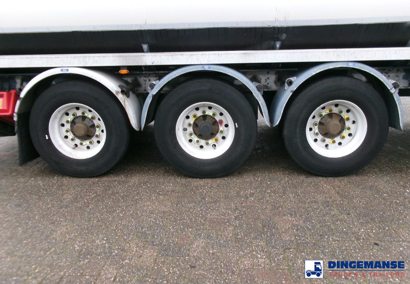 Lakeland Fuel tank alu 42.8 m3 / 6 comp + pump - Tartályos félpótkocsi: 5 kép. Lakeland Fuel tank alu 42.8 m3 / 6 comp + pump - Tartályos félpótkocsi: 5 kép.