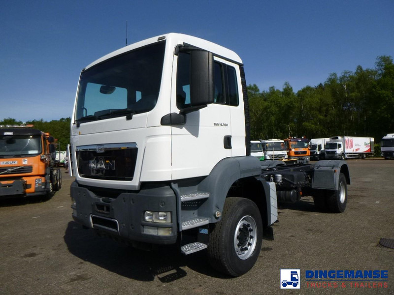 MAN TGS 19.360 4X2 BBS manual Euro 2 chassis + PTO - Alvaz teherautó: 1 kép. MAN TGS 19.360 4X2 BBS manual Euro 2 chassis + PTO - Alvaz teherautó: 1 kép.