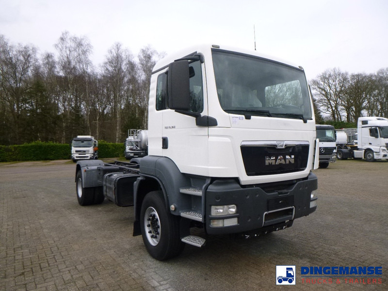 MAN TGS 19.360 4X2 BBS manual Euro 2 chassis + PTO - Alvaz teherautó: 2 kép. MAN TGS 19.360 4X2 BBS manual Euro 2 chassis + PTO - Alvaz teherautó: 2 kép.