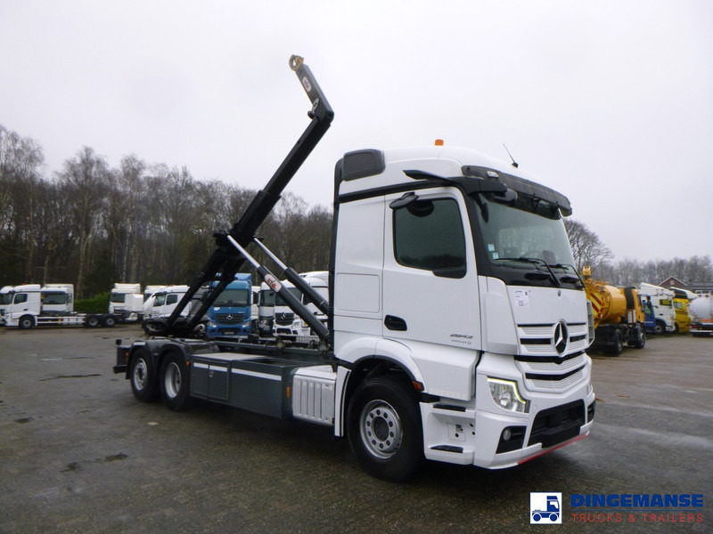 Mercedes-Benz Actros 2843 6x2 Hyva container hook 20t - Horgos rakodó teherautó: 2 kép. Mercedes-Benz Actros 2843 6x2 Hyva container hook 20t - Horgos rakodó teherautó: 2 kép.